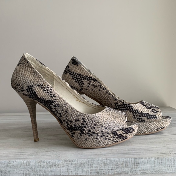 🌸 Beige Snakeskin Heels - Picture 1 of 4